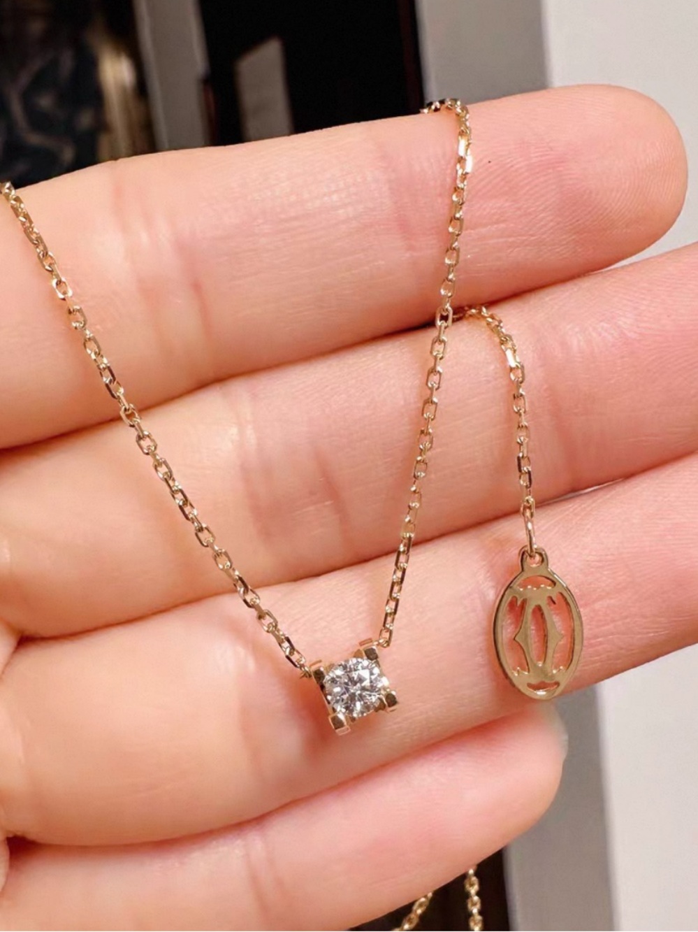 0.2 carat diamond necklace 18k gold.